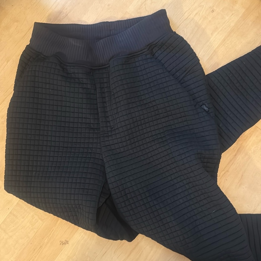 Lululemon Lab waffle black joggers 4